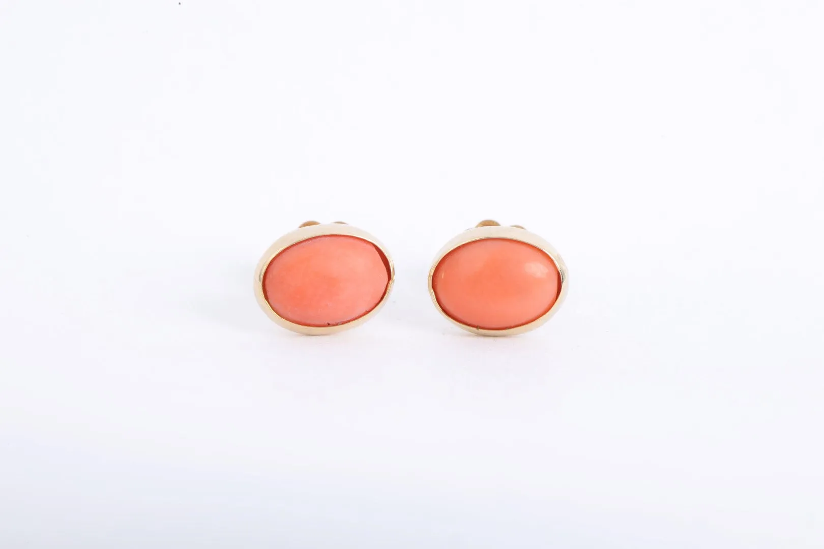 14k Yellow Gold Coral Stud Earrings (1.11g.)