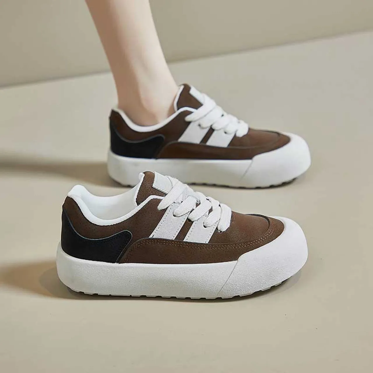 Brown casual retro shoe sneaker