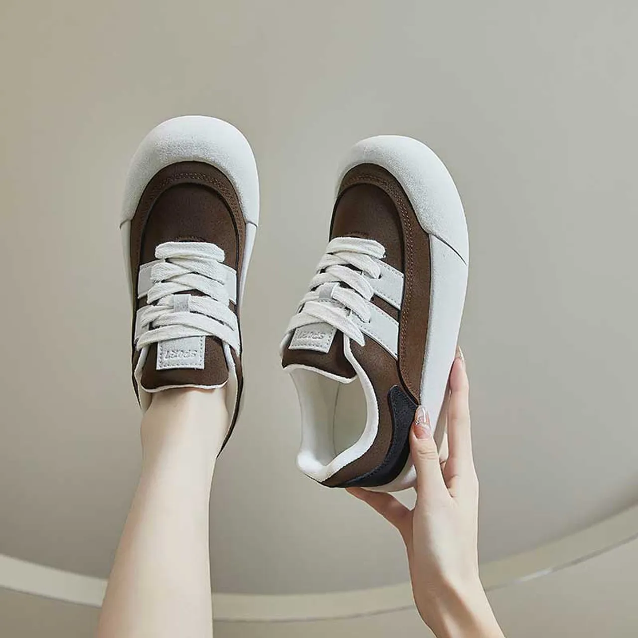 Brown casual retro shoe sneaker