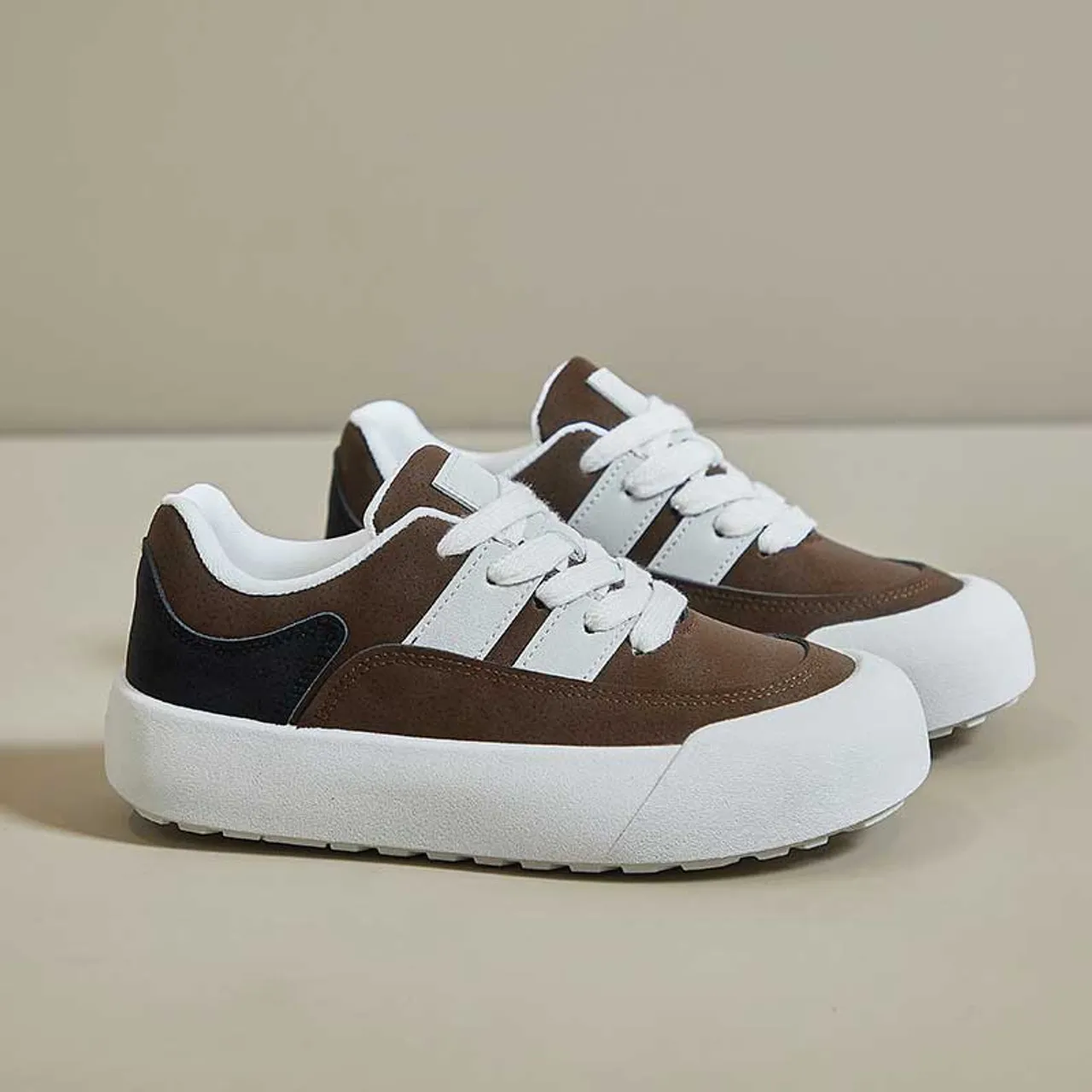 Brown casual retro shoe sneaker