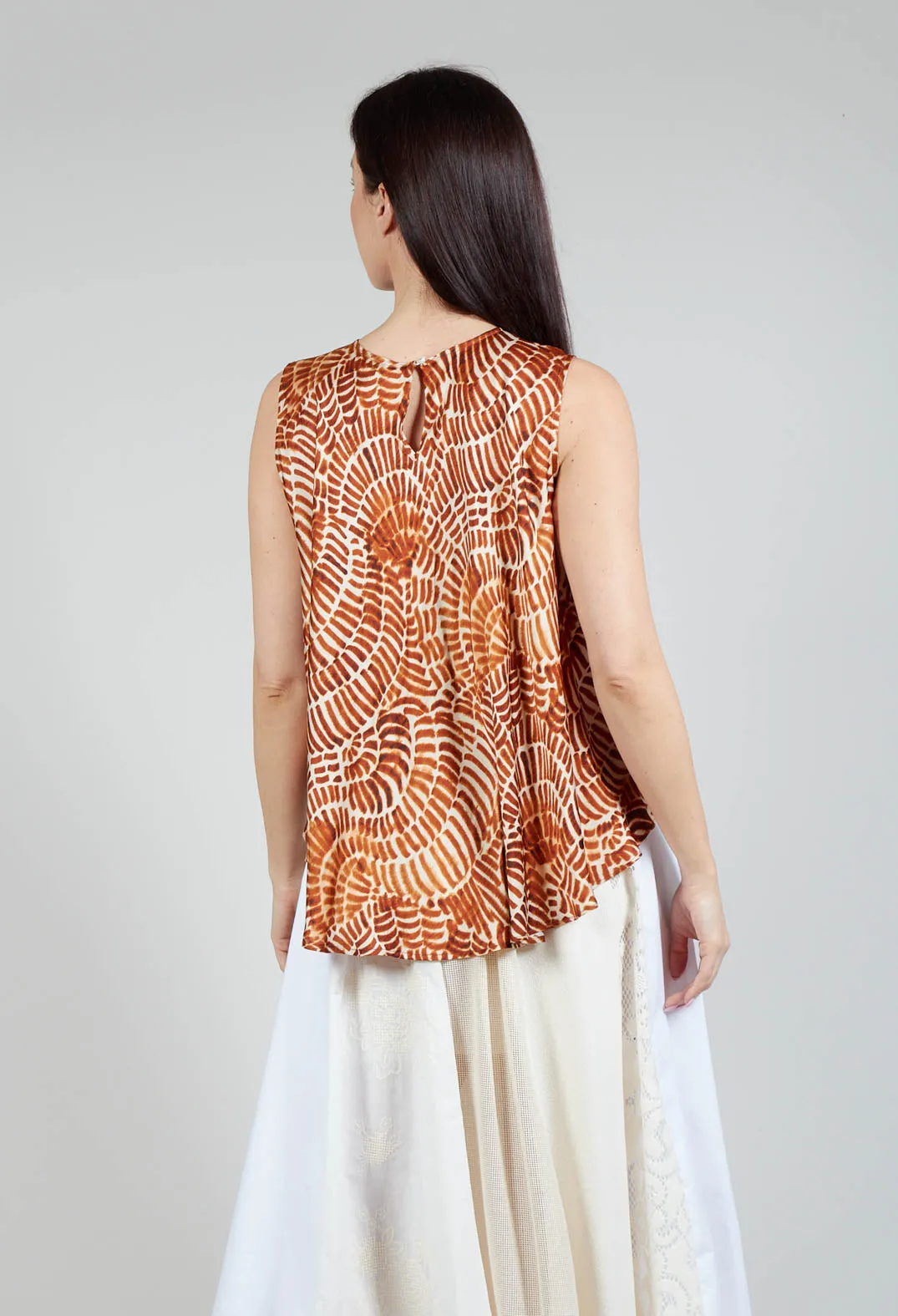 Sleeveless Blouse in Shell Print