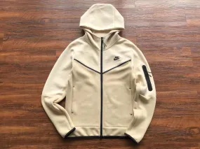 Tracksuit Cream 2024